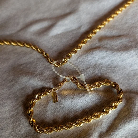 Monet Vintage Elegant Gold-Tone Jewelry Set Chain And Bracelet - Picture 2 of 6